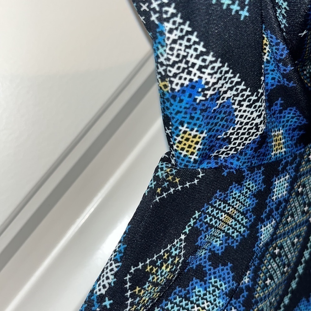 FLATTERING slimming 3/4 sleeve dress Karen Kane size L cross-stitch print - Picture 9 of 13